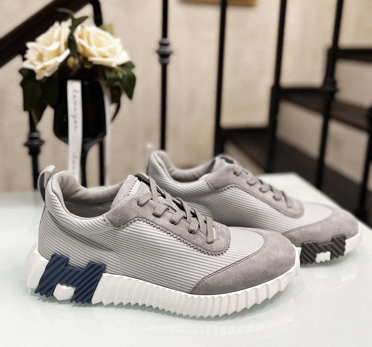 HERMES牛皮舒适系带减震防滑耐磨透气低帮生活休闲鞋男款 白蓝黑 42號