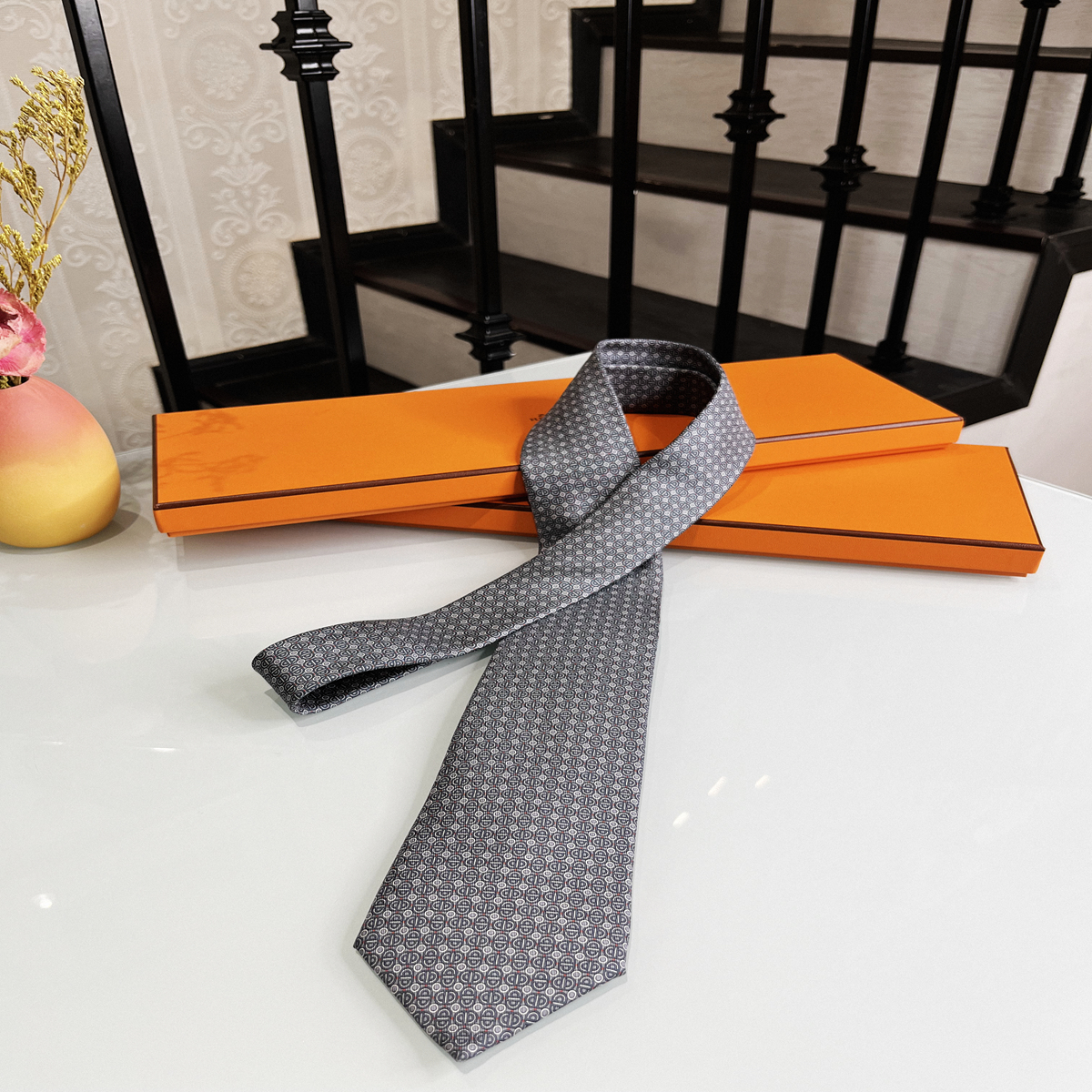 灰色猪鼻子印花领带