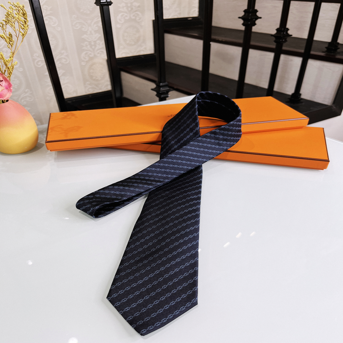 蓝色猪鼻子印花领带