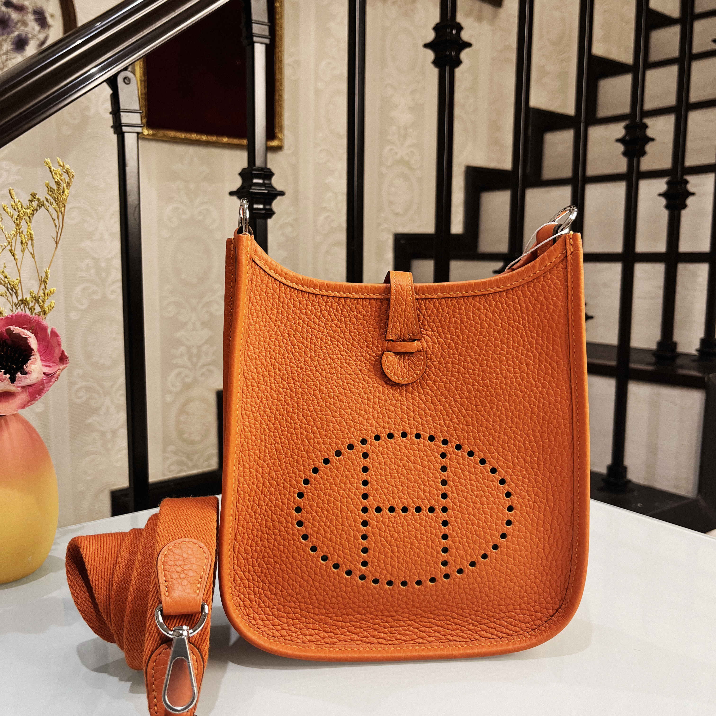 mini Evelyne 尺寸L 16 x H 18 x D 5cm