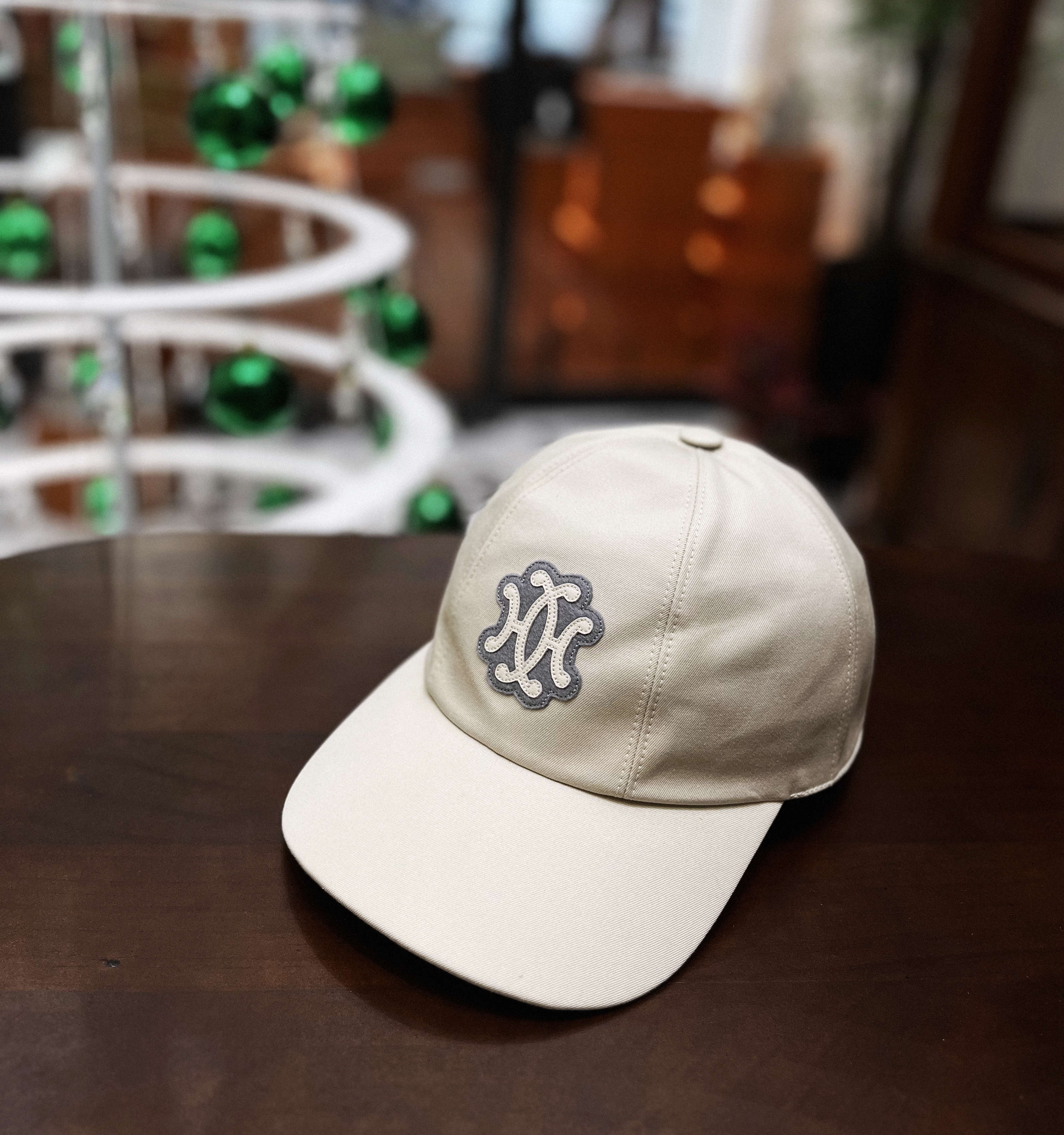 米白色LOGO棒球帽